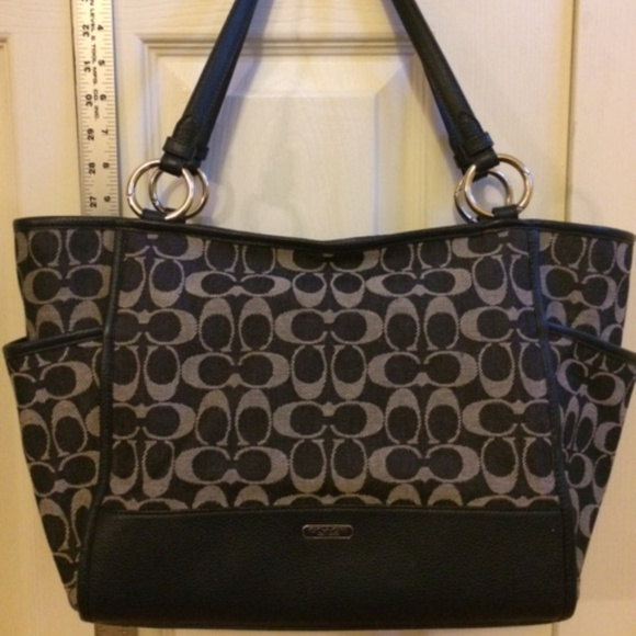 coach purse with side pockets